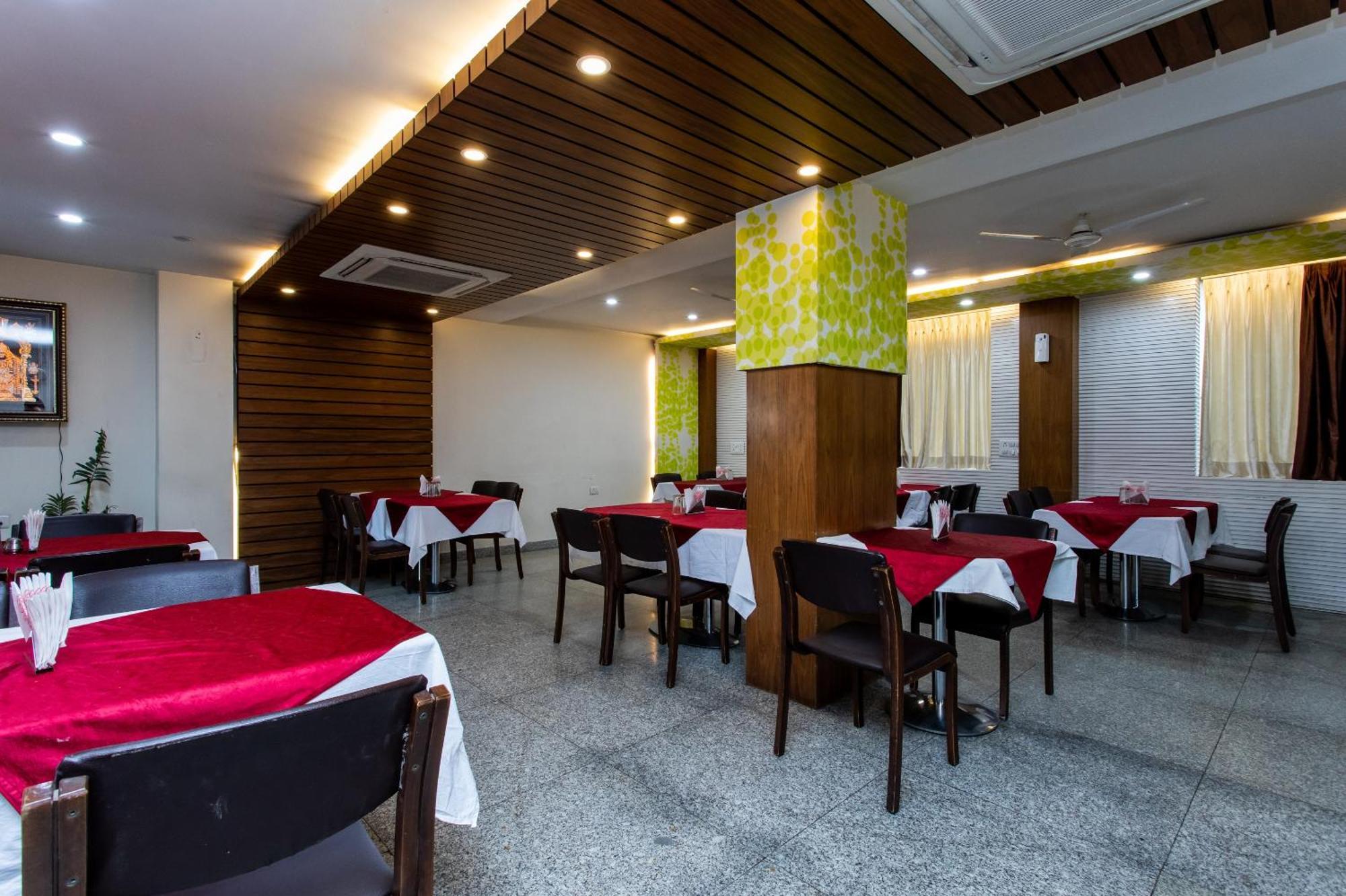 בהופאל Super Hotel O Mohit Regency מראה חיצוני תמונה